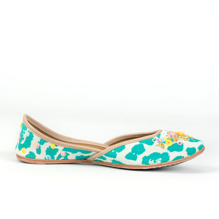 Green Grotto Closed Flat (Jutti) - Green & White | Anakh